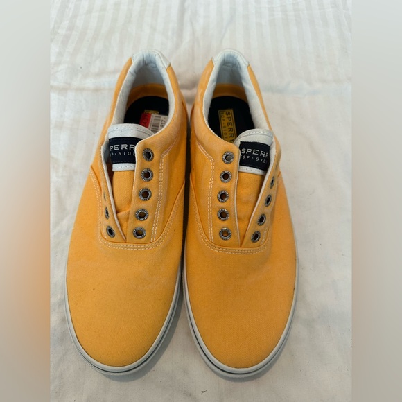 BRAND NEW Sperry Halyard Laceless Boat Shoes Orange - Picture 1 of 4